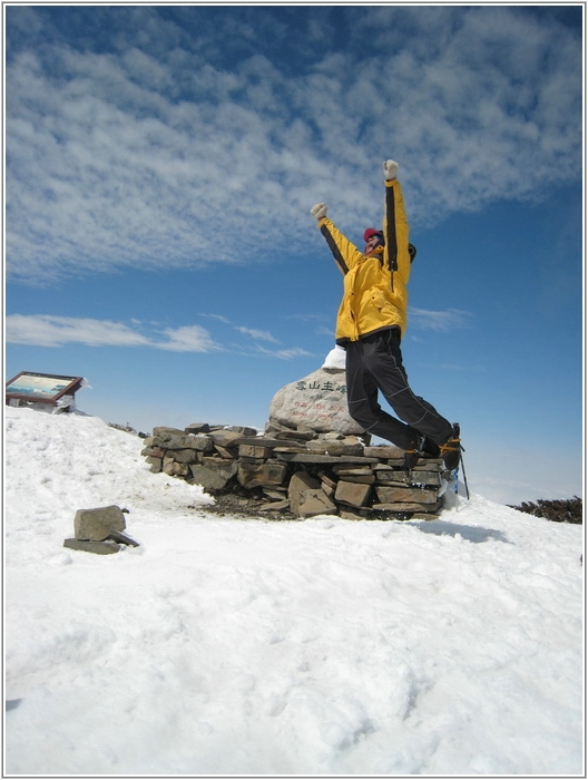 2011-03-08 11-58-05-主峰上玩雪.JPG